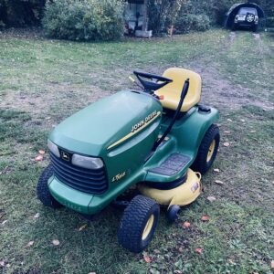 John Deere LT 166